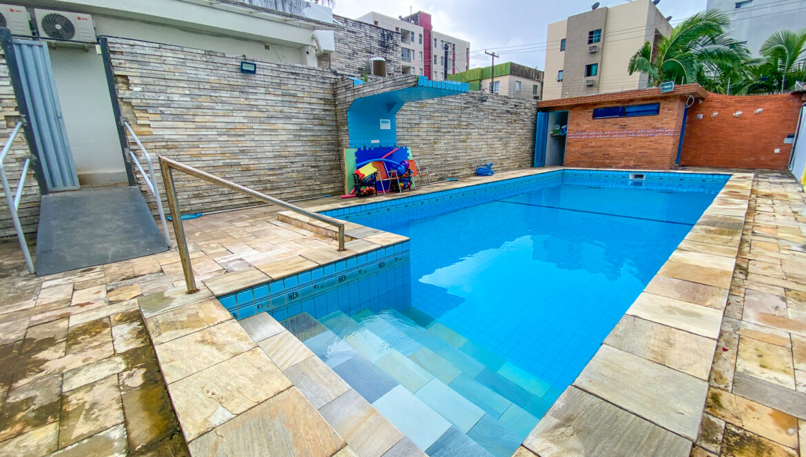 PISCINA (1)